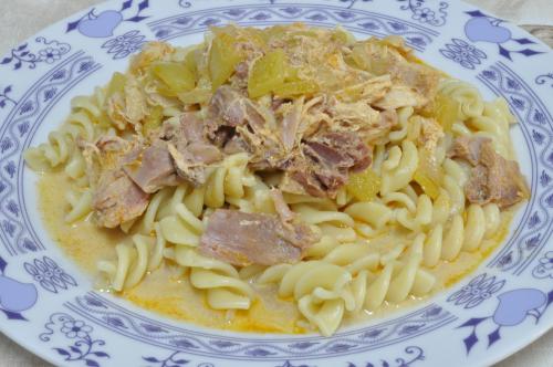 Dušená slepice na paprice  – Snadné Česko recept, zvládnete za 30 - 45 minut